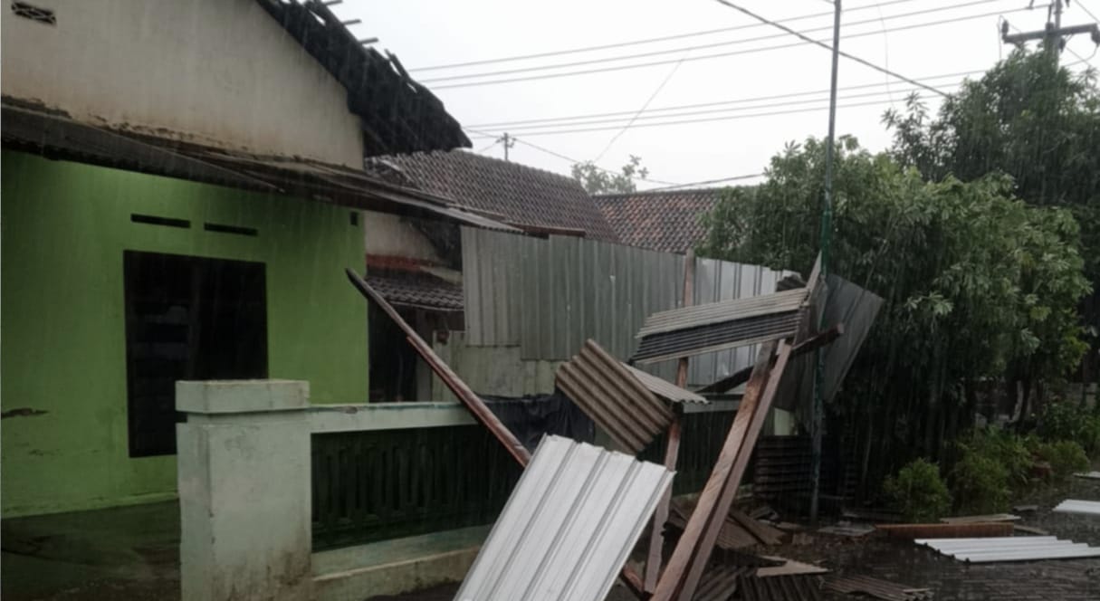 Puting Beliung Terjang Sumbergempol Tulungagung, Empat Rumah Rusak 1