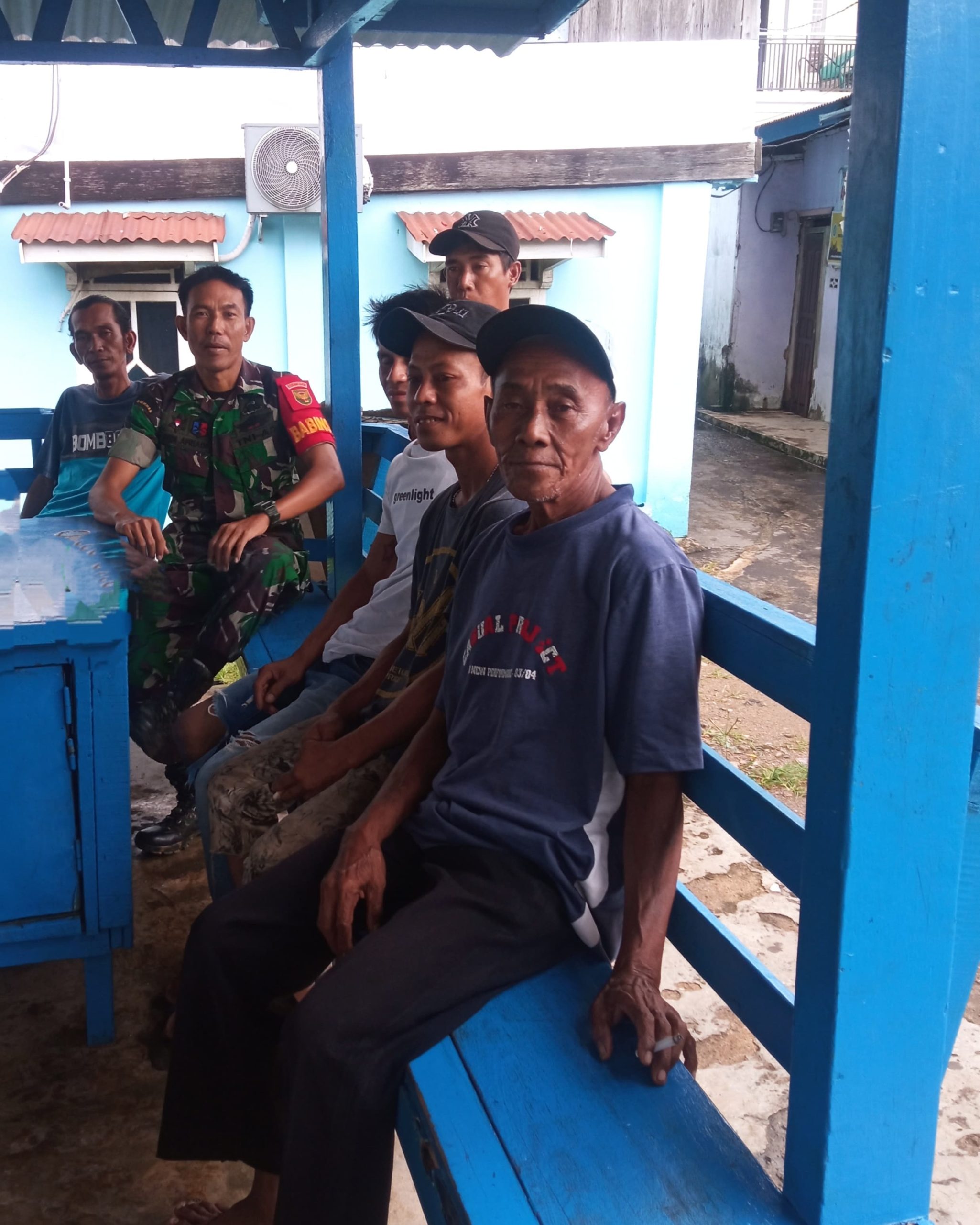 Babinsa 10 Ilir Koramil 418-05/Lemabang Ajak Warga Waspadai Tawuran Remaja Selama Ramadhan 2