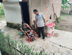 Babinsa Sei Selincah Koramil 418-05/LemabangTurun ke Sawah, Bantu Petani Cek Alat Pertanian Jelang Musim Tanam