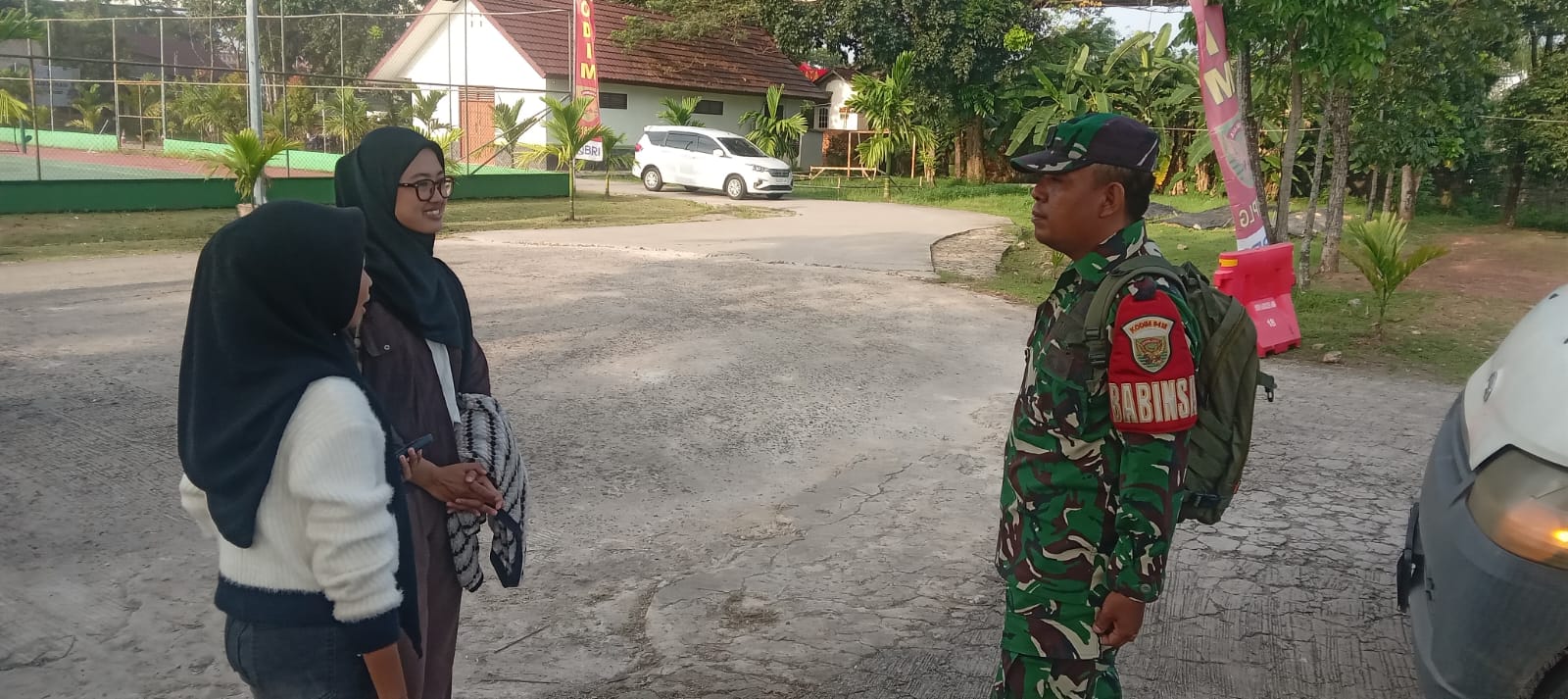 Babinsa 22 Ilir Koramil 418-02/Pakjo Laksanakan Komsos Bersama Warga Jelang Bazar Ramadan Kodam II/Sriwijaya 1