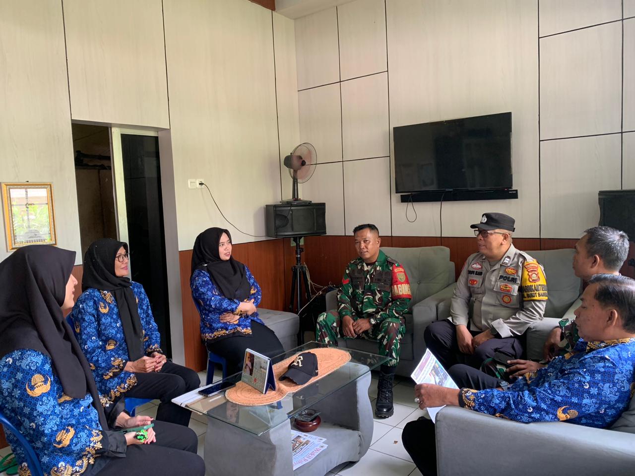 Jelang Idul Fitri, Babinsa Bukit Sangkal Gelar Bakti TNI dan Koordinasi Jaga Keamanan Lingkungan 1