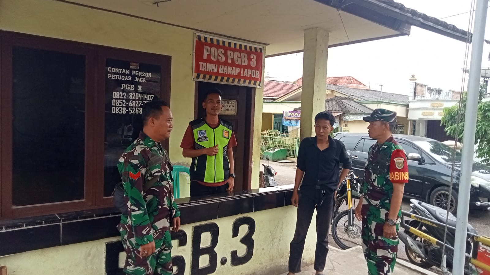 Babinsa Sako Koramil 418-08/SakoKomsos di Momen Lebaran, Ajak Warga Jaga Kebersihan dan Keamanan Lingkungan 1