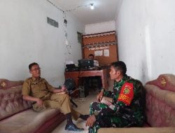 Babinsa 27 Ilir Koramil 418-01/Makrayu Komsos dengan Kasi Trantib, Bahas Keamanan Lingkungan