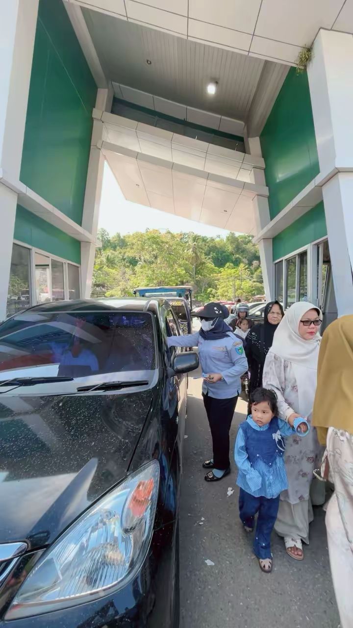 Libur Idul Fitri 2026, Wisatawan Padati Pantai Carocok Painan, Retribusi Parkir Meningkat 1