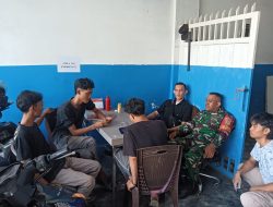 Pererat Kedekatan dengan Warga, Babinsa Srimulya Koramil 418-08/Sako Aktif Komsos Jaga Keamanan Lingkungan