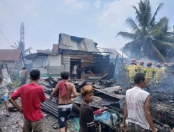 Kebakaran Hanguskan Empat Rumah Di Kawasan Padat Penduduk