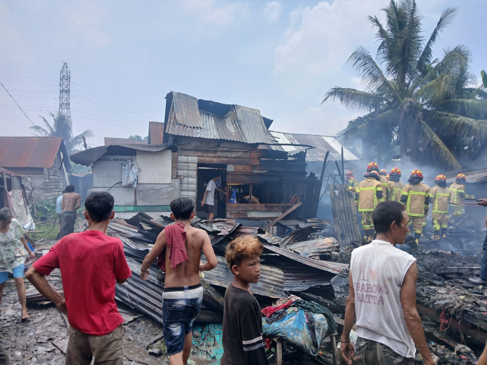 Kebakaran Hanguskan Empat Rumah Di Kawasan Padat Penduduk 1