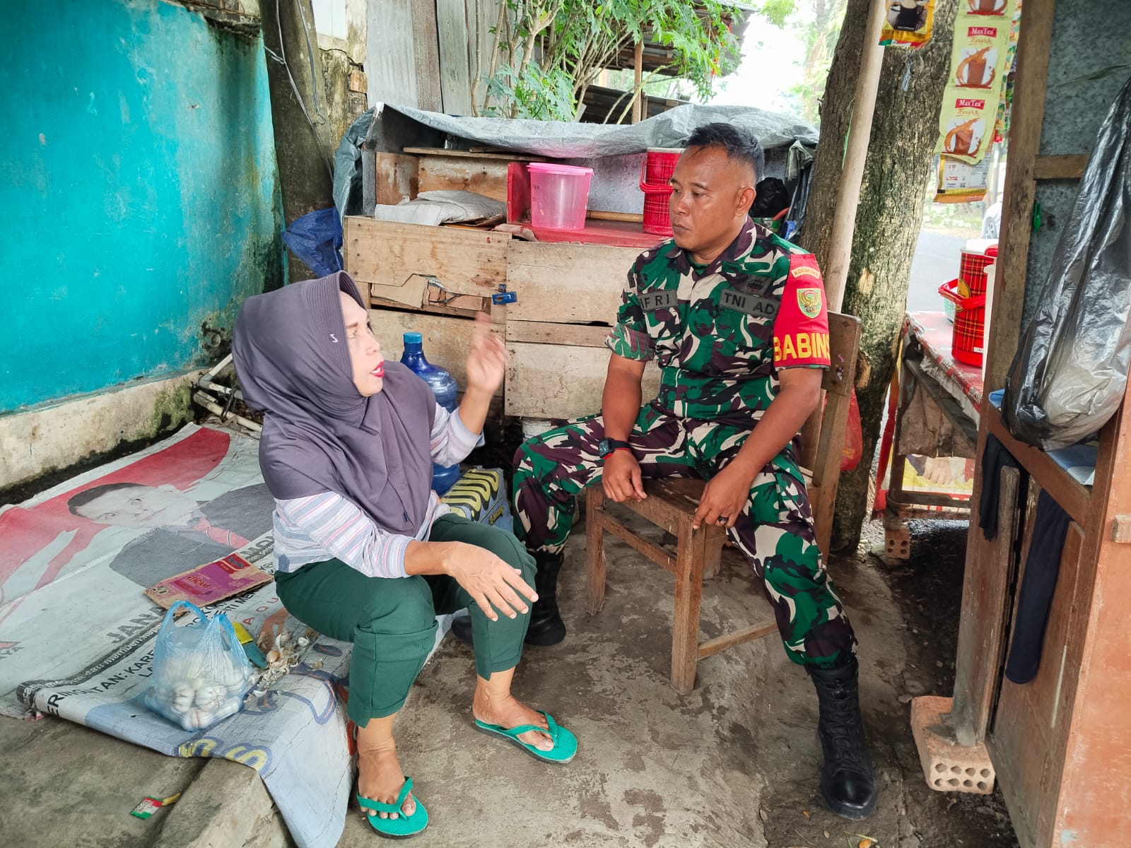 Warga 29 Ilir Keluhkan Bansos Tak Tepat Sasaran, Babinsa Koramil 418-01/Makrayu Turun Langsung Serap Aspirasi 1
