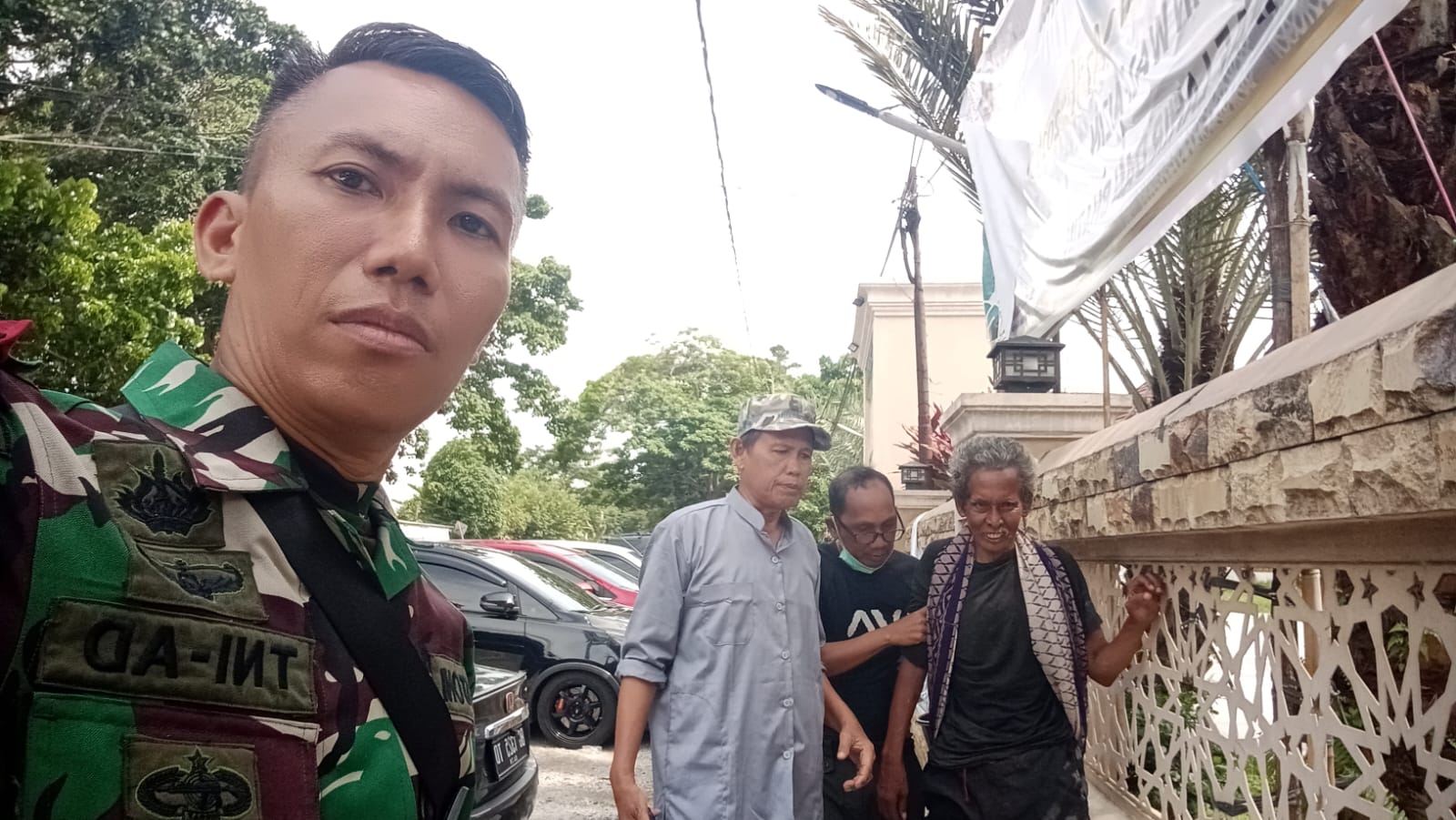 Respons Cepat Babinsa 30 Ilir: Evakuasi Warga dengan Gangguan Kejiwaan Demi Keamanan Bersama 1
