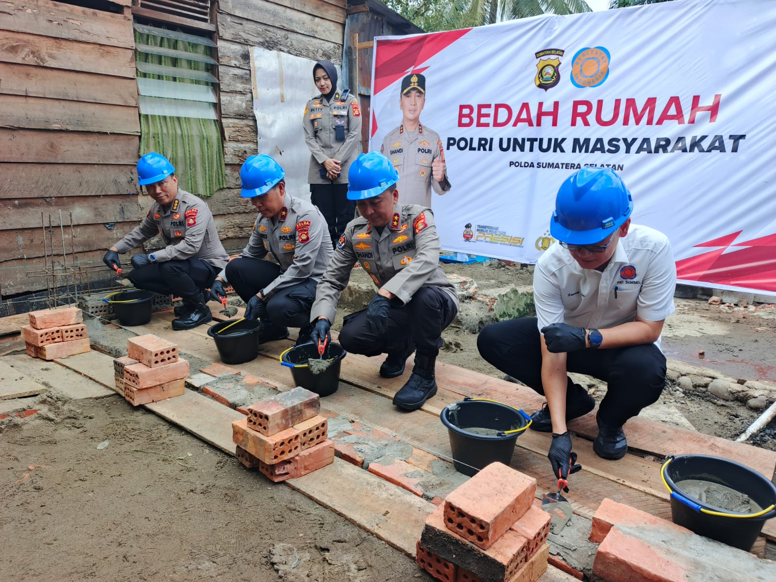 Polda Sumsel Bedah Rumah Korban Kebakaran, Wujud Nyata Kepedulian di Momen HUT Bhayangkara 1