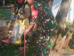 Cegah Banjir, Babinsa 1 Ilir Koramil 418-05/Lemabang Bersama Warga Gelar Bhakti TNI Bersihkan Sampah