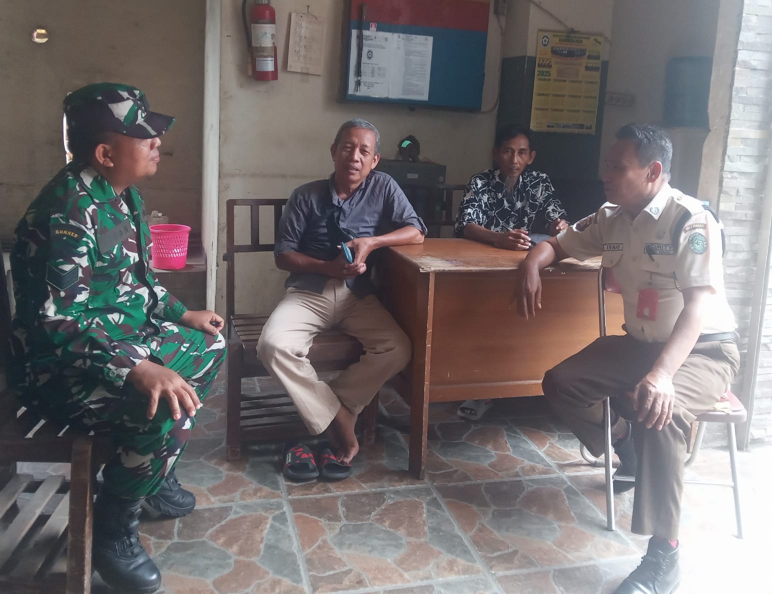 Babinsa 22 Ilir Perkuat Komsos, Imbau Keamanan dan Pelayanan Humanis di Lingkungan Kampus 1