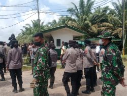 Pastikan Aksi Berjalan Aman ,Babinsa Kodim 0402/OKI-OI Monitoring Aksi Masyarakat di PT Tania Selatan Lempuing Jaya