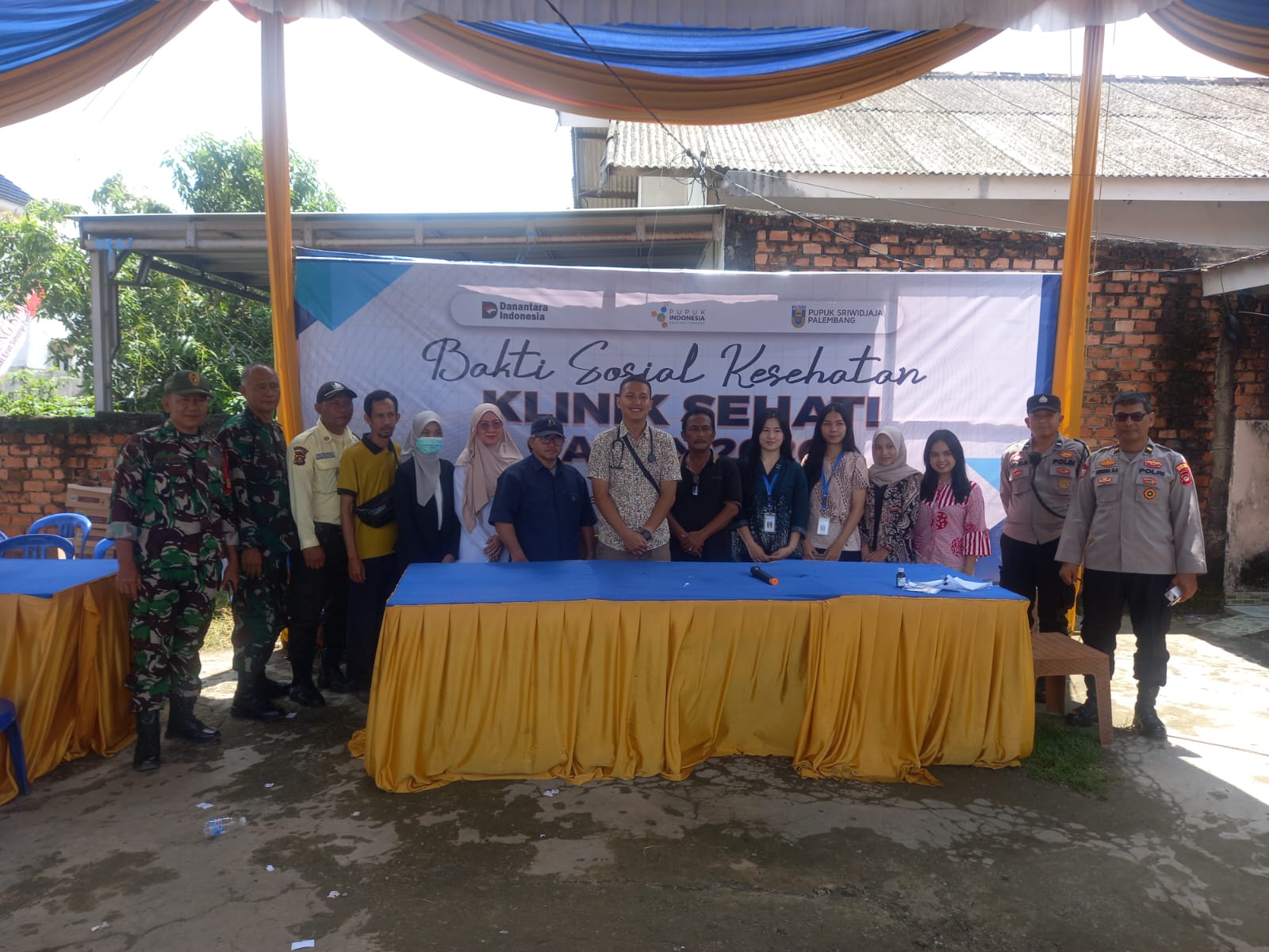 Babinsa Sungai Selayur Koramil 418-05/Lemabang Monitoring Bhakti Sosial Kesehatan PT Pusri untuk Warga 1