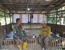 Babinsa Pulokerto Komsos Bersama Kelompok Tani, Bahas Pengembangan Koperasi Warga