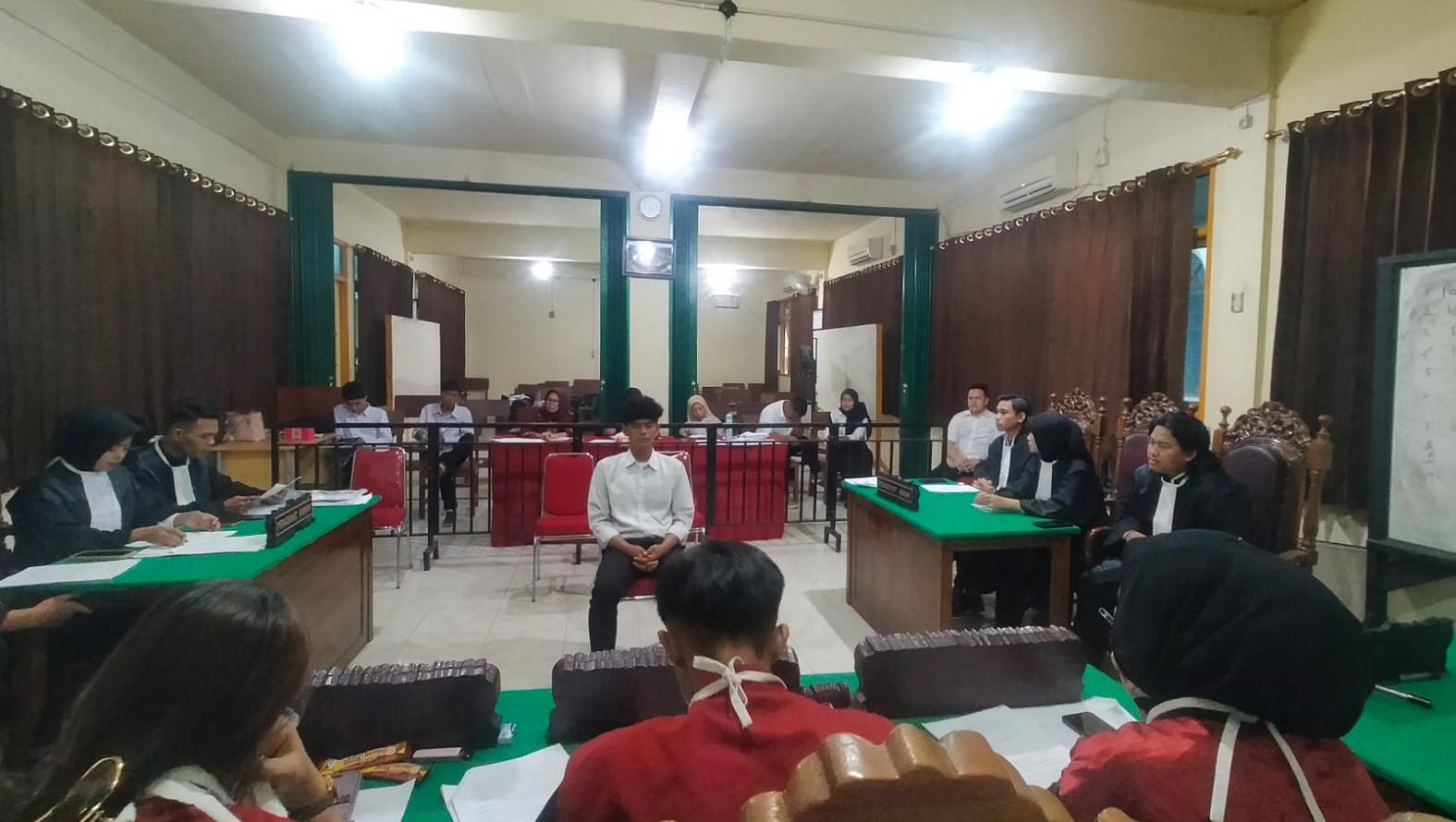 Fakultas Hukum Unitas Palembang Gelar UTS PLKH Dengan Praktik Peradilan Semu Perkara Pidana 1