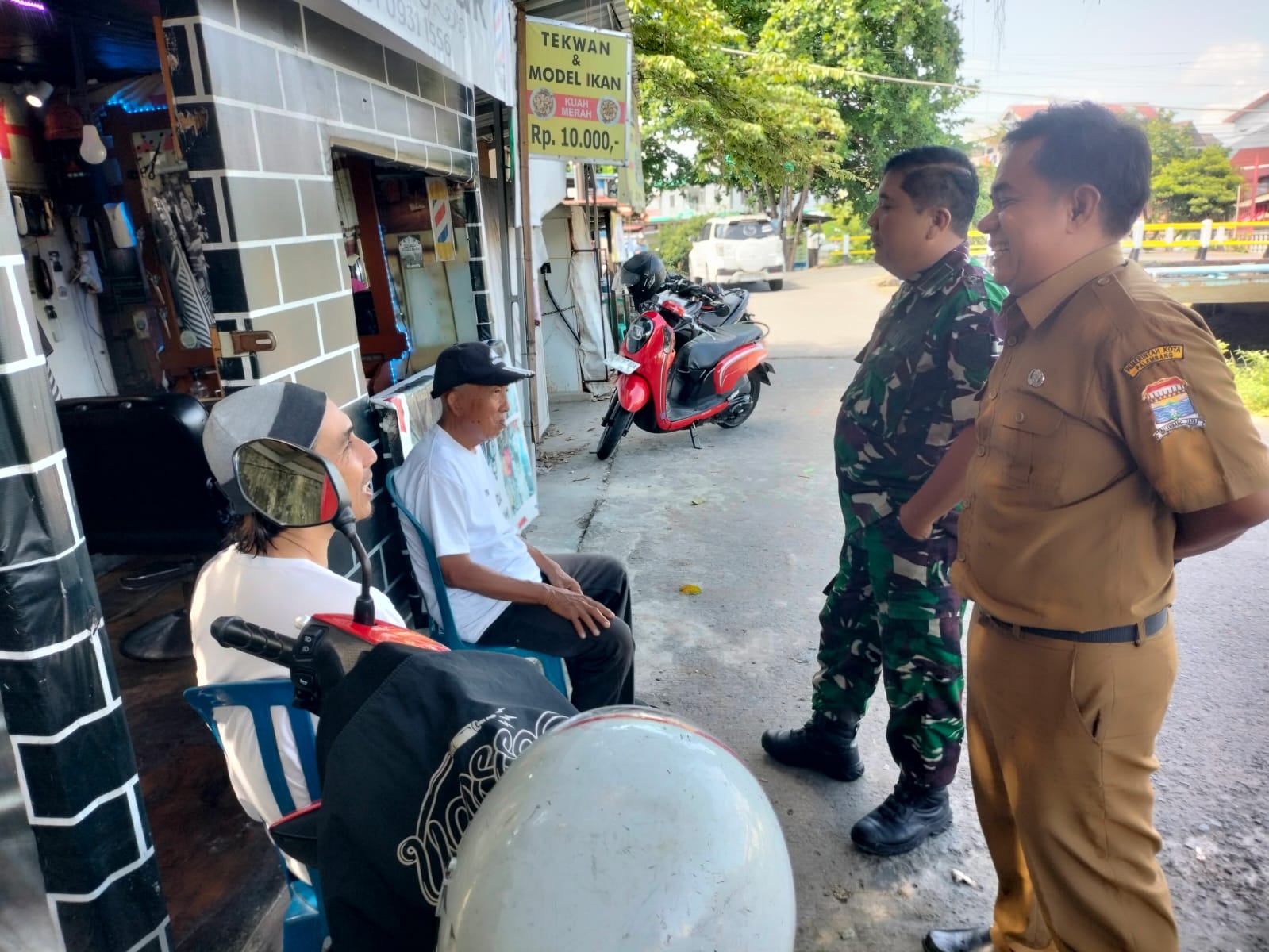 Babinsa 9 Ilir Koramil 418-05/Lemabang Ajak Warga Jaga Kamtibmas, Perkuat Sinergi di Wilayah Binaan 1