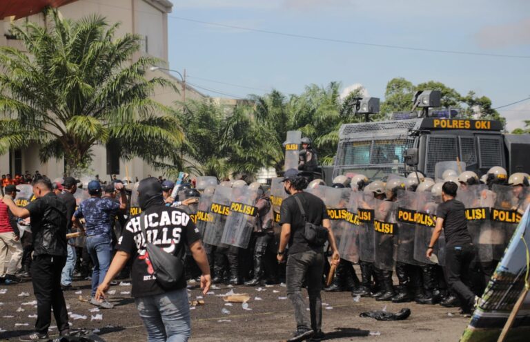 Aksi Cepat Personel Gabungan dalam Simulasi Sispamkota Polda Sumsel di Kabupaten OKI 1