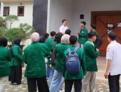 Mahasiswa UIN Tulungagung Segel Kantor DPRD, Kecewa Audiensi Ditunda Terkait OTT KPK