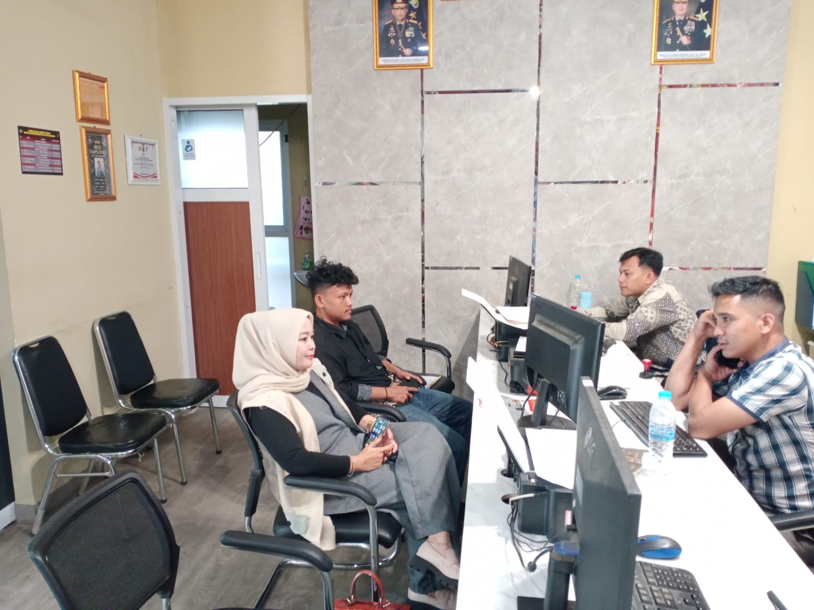 Diduga Tidak Memberi Nafkah Kepada Anak Kandung, IRT Melaporkan Mantan Suami Ke Polisi 1
