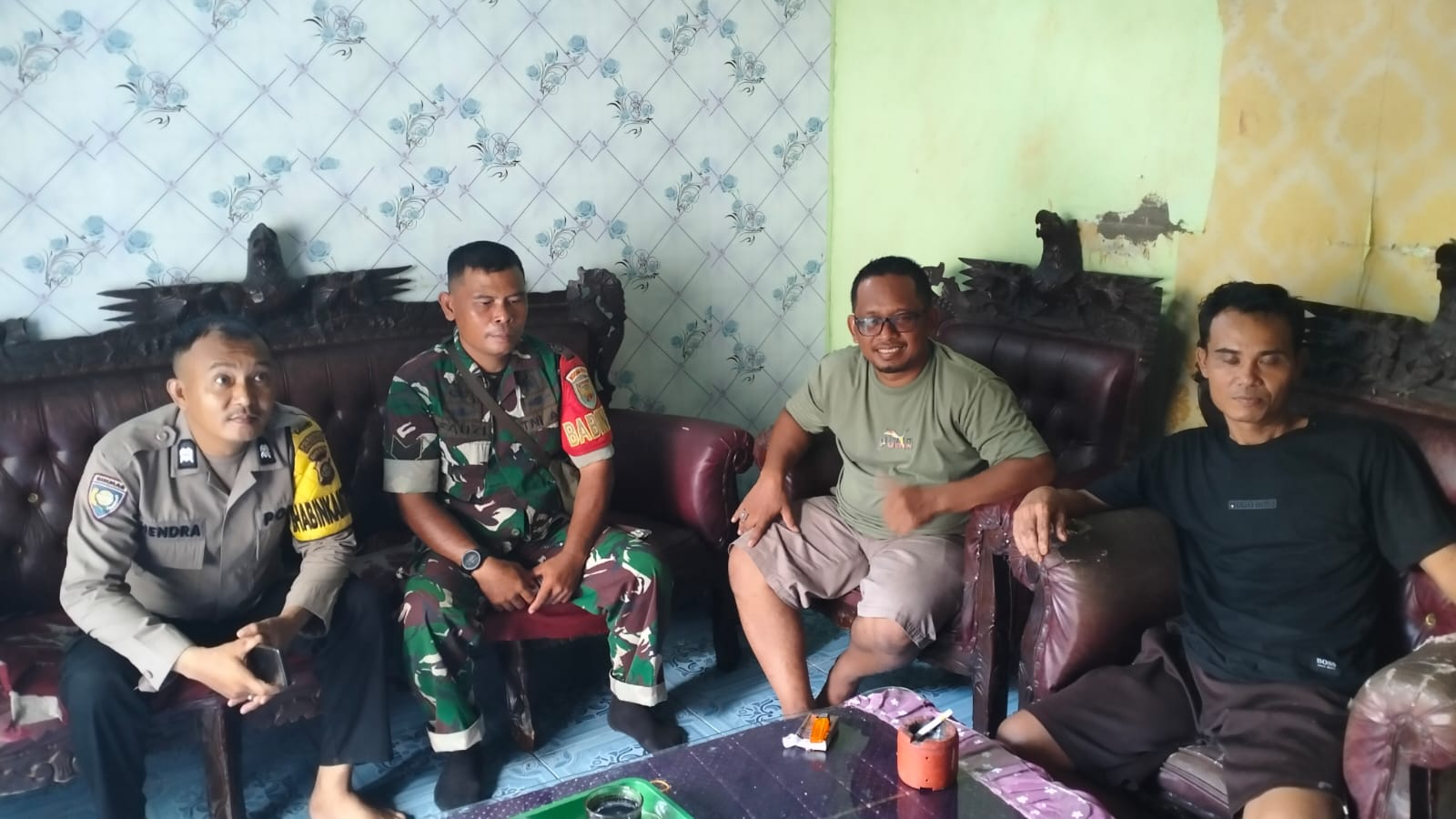 Babinsa Pulokerto Mediasi Warga Berselisih, Masalah Pohon Rimbun Diselesaikan Secara Kekeluargaan 1