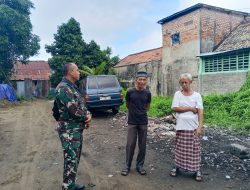 Babinsa 29 Ilir Koramil 418-01/Makrayu Imbau Ketua RT Aktif Laporkan Warga Baru dan Situasi Menonjol