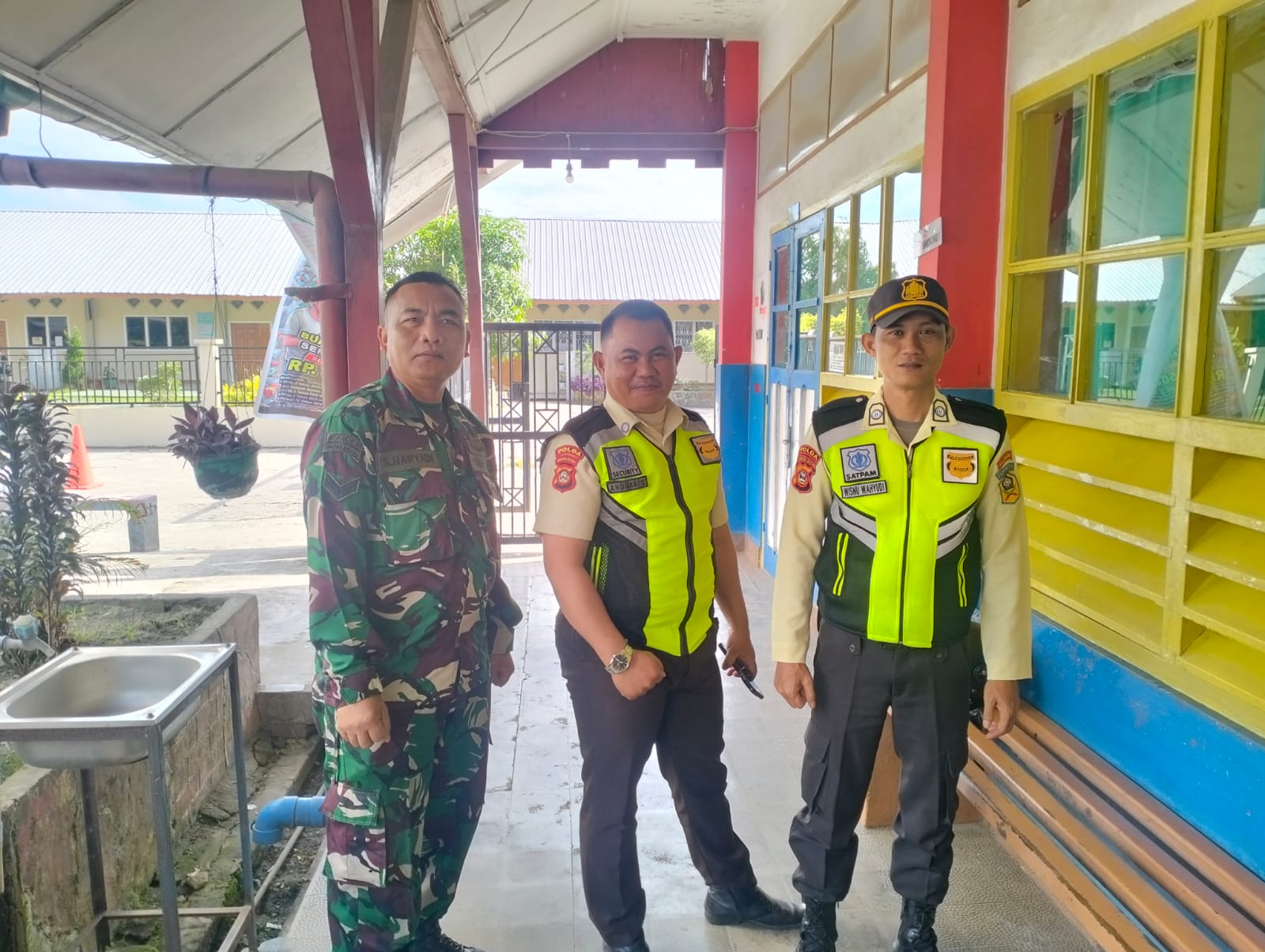 Babinsa Dua Ilir Laksanakan Wanmil di SD Xaverius 3, Imbau Security Waspada Curatmor 2