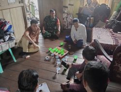 Babinsa Kelurahan Kuto Batu Koramil 418-05/Lemabang Sosialisasikan Perwali Tentang Sampah kepada Warga