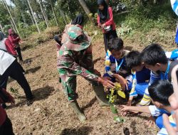 Bakti TNI, Babinsa Sei Selincah Koramil 418-05/Lemabang Tanam Pohon Bersama Warga dan Anak-Anak
