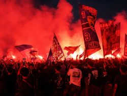 Ribuan Bobotoh Padati Alun-Alun Singaparna Rayakan Kemenangan Persib Bandung