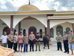 Polres Musi Rawas Utara Salurkan Bantuan Sapi Kurban dari Kapolda Sumsel untuk Warga Desa Karang Anyar