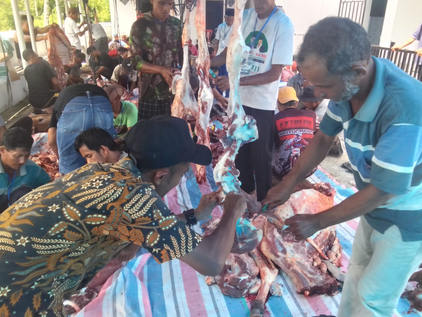 13 Ekor Sapi Disembelih di Masjid Ainul Yaqin Taluk Limpaso, 600 Kupon Kurban Dibagikan ke Warga 1