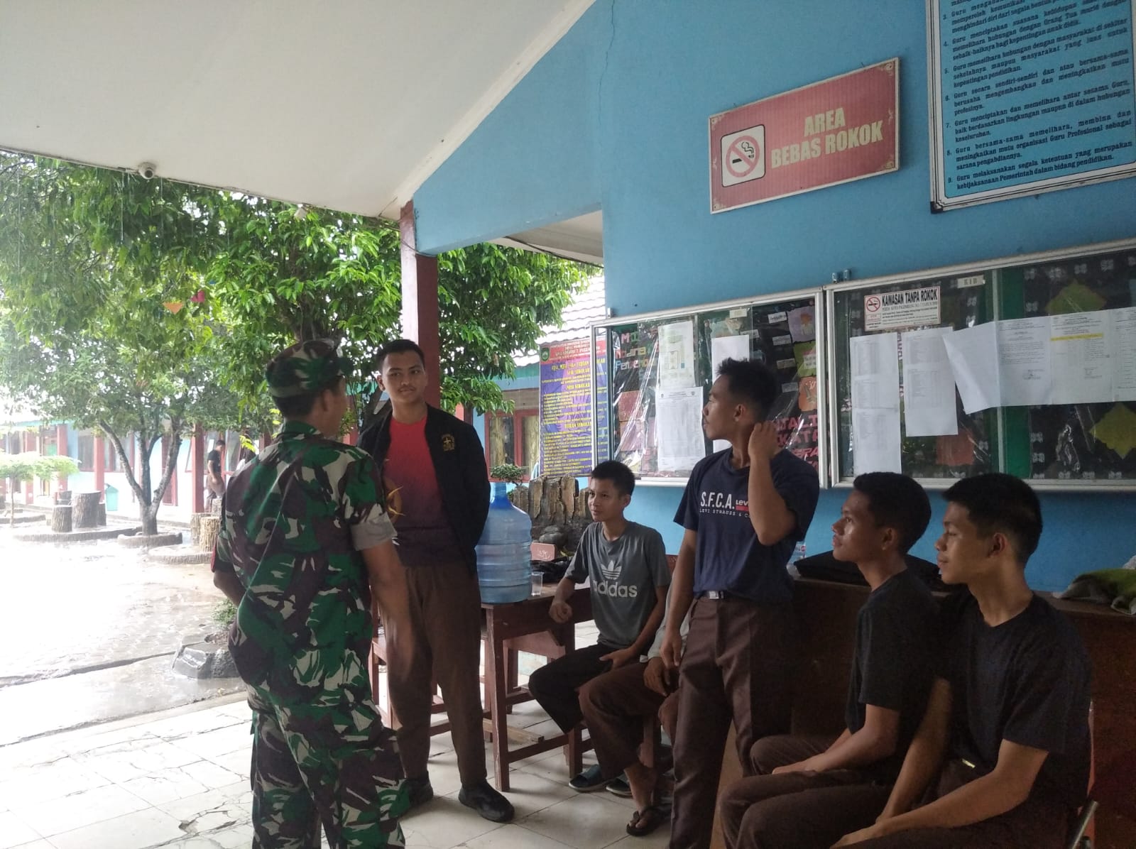 Babinsa Sei Selincah Koramil 418-05/Lemabang Himbau Pelajar Tidak Konvoi Saat Kelulusan Sekolah 1
