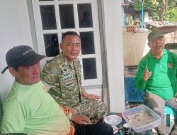 Babinsa Kelurahan Dua Ilir Koramil 418-05/Lemabang Gelar Komsos Bersama Ketua RW dan LPMK Bahas Kebersihan dan Keamanan Lingkungan Pasca Idul Adha