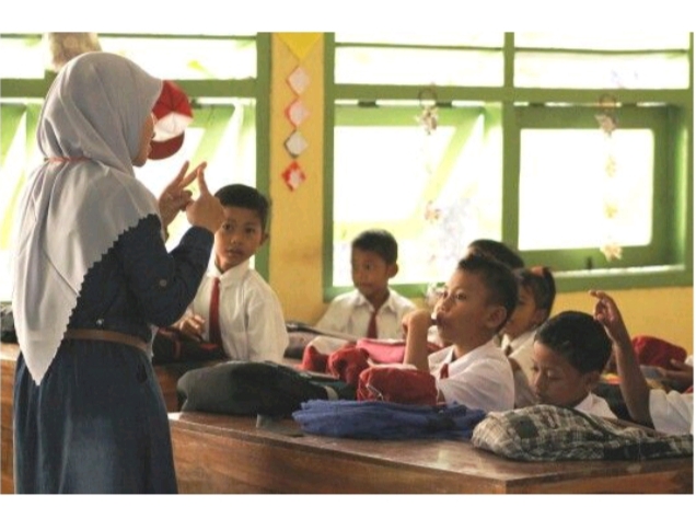 Bukan Sekadar Mengajar: Mengapa Karakter Guru Adalah Kurikulum yang Sebenarnya 1