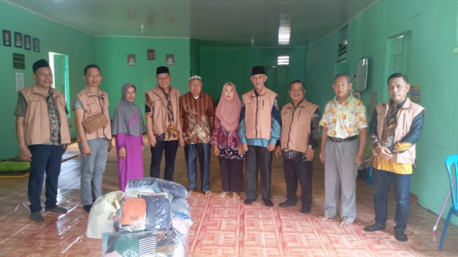 FORMASSII Serahkan Bantuan Pakaian Layak Pakai untuk Korban Kebakaran di Kelurahan 14 Ilir 1