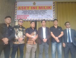 Ketum YPLP PT PGRI Sumsel Menyegel Kantor Yayasan Yang Digunakan BPH