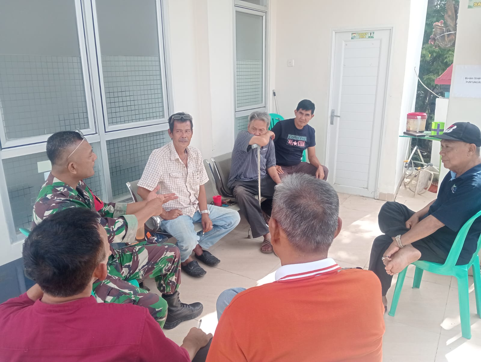 Babinsa Sungai Buah Ajak Warga Perkuat Pengamanan Lingkungan, Antisipasi Tawuran dan Curanmor 2