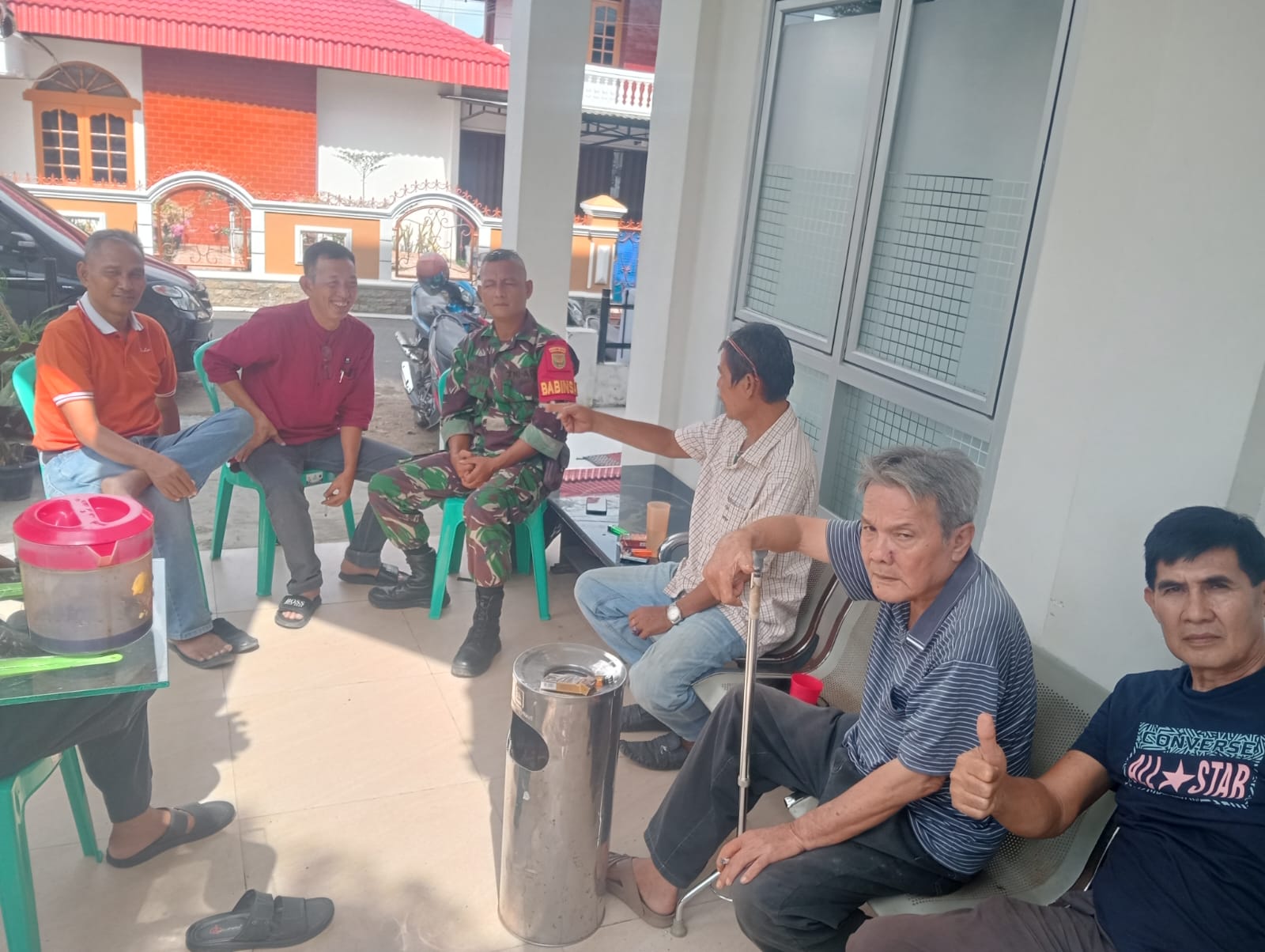 Babinsa Sungai Buah Ajak Warga Perkuat Pengamanan Lingkungan, Antisipasi Tawuran dan Curanmor 1