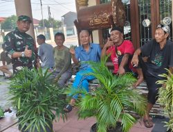 Babinsa Kelurahan Delapan Ilir Jalin Silaturahmi dan Ajak Warga Jaga Keamanan Lingkungan