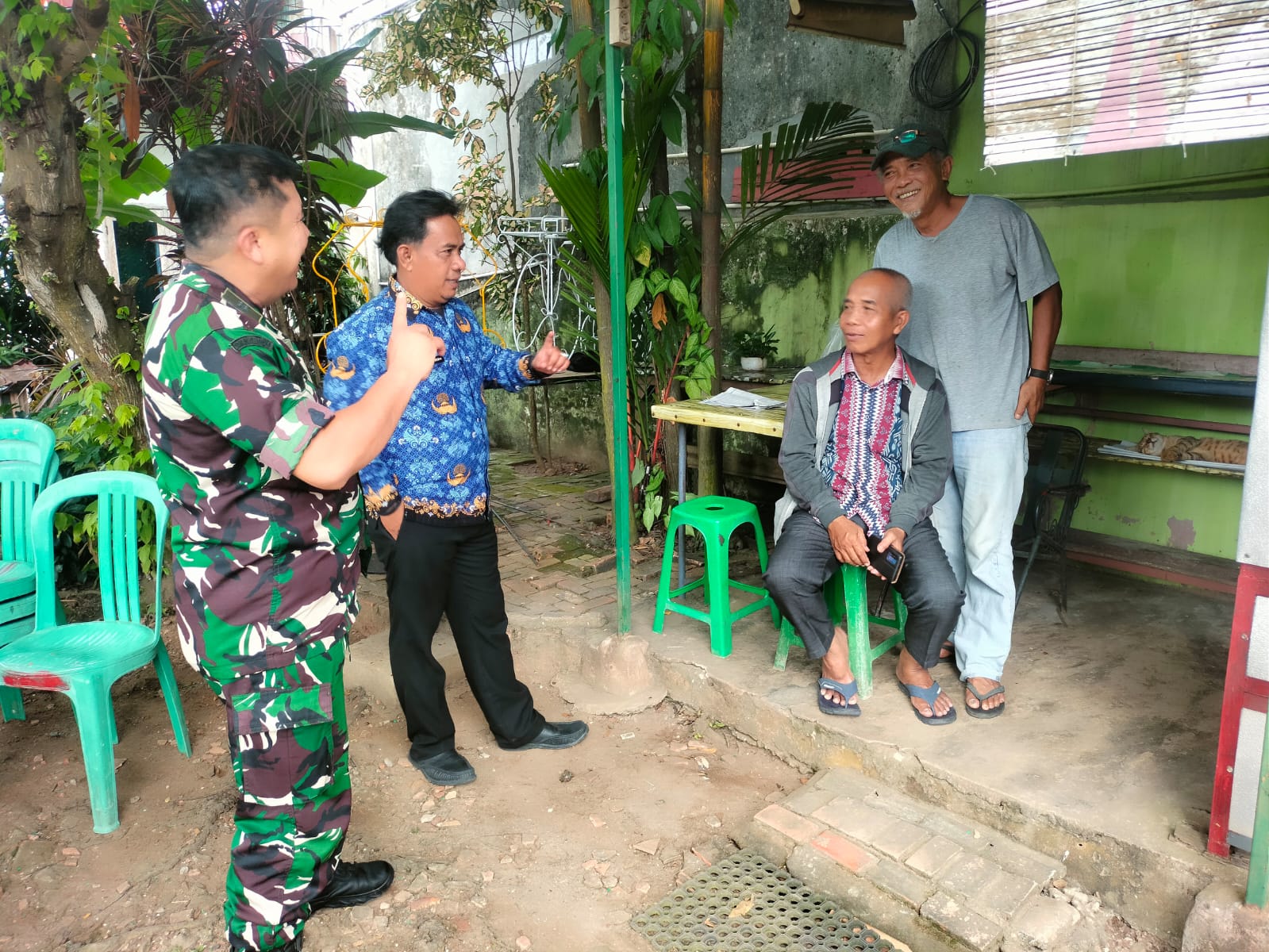 Babinsa Kelurahan Sembilan Ilir Koramil 418-05/Lemabang Ajak Warga Jaga Kebersihan dan Waspada DBD 2
