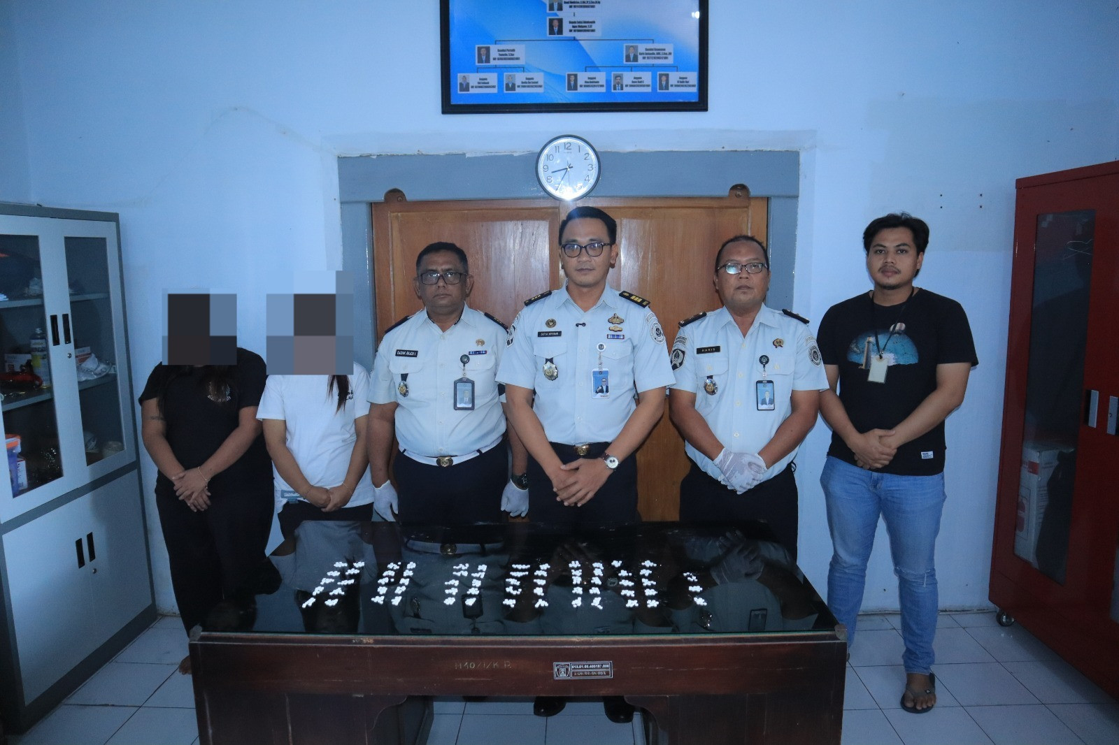 Gagal Selundupkan 624 Pil Double L ke Lapas Blitar, Seorang Wanita Diamankan Polisi 1