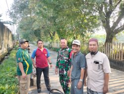 Babinsa Sembilan Ilir Perkuat Komunikasi Sosial, Ajak Warga Jaga Kebersihan dan Keamanan Lingkungan