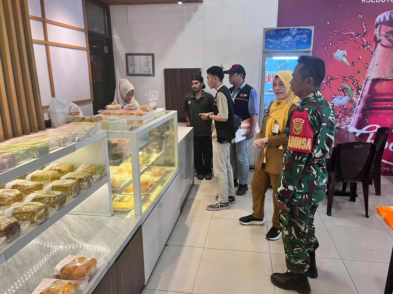 Babinsa Kuto Batu Dampingi Petugas Sensus Ekonomi, Dukung Pendataan Pelaku UMKM 1