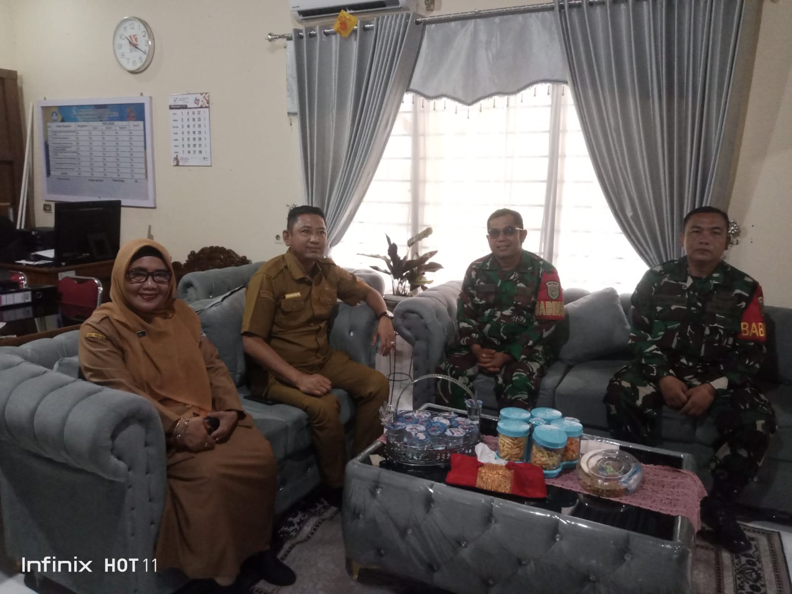 Babinsa Koramil 418-05/Lemabang Ingatkan Keamanan MPLS, Pastikan Siswa Baru Belajar dengan Aman dan Nyaman 1