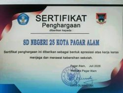 Dinas pendidikan Kota Pagaralam Memberikan Penghargaan Sertifikat Ke SD N 13 Dan SD N 25