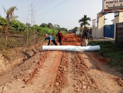 Tahap Demi Tahap Jalan Harapan Terbentang, Satgas TMMD ke-129 Kodim 0418/Palembang Kebut Pembangunan Jalan 750 Meter