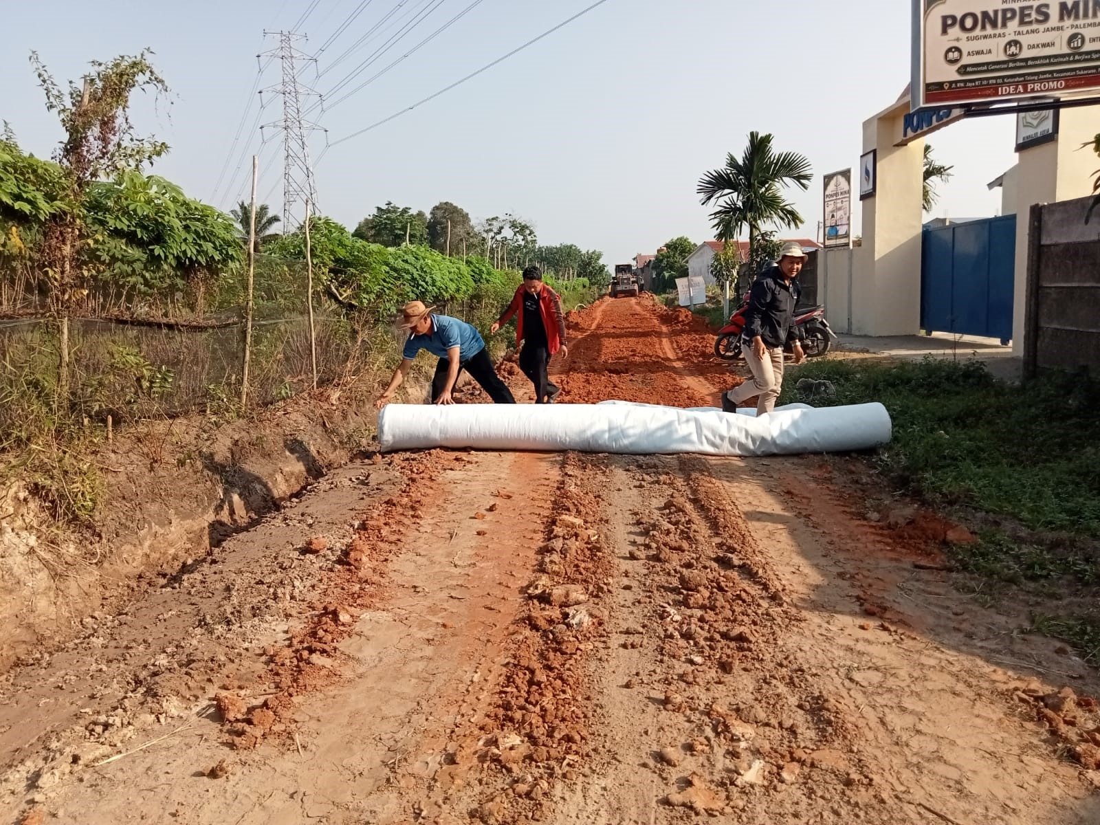 Tahap Demi Tahap Jalan Harapan Terbentang, Satgas TMMD ke-129 Kodim 0418/Palembang Kebut Pembangunan Jalan 750 Meter 1