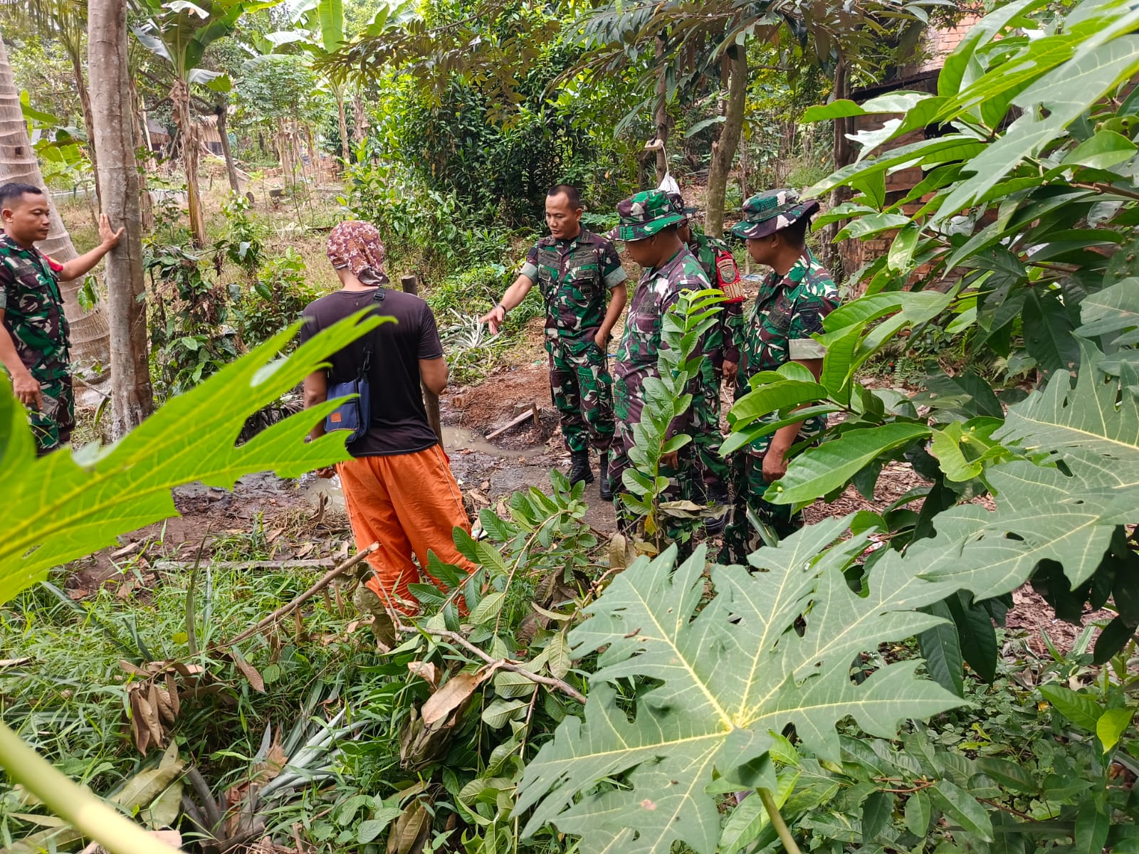 Air Bersih Akhirnya Mengalir, Wadan Satgas TMMD Pastikan Sumur Bor Kampung Pelangi Kreatif Hampir Rampung 1