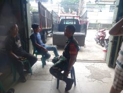 Babinsa Koramil 418-05/Lemabang Perkuat Kewaspadaan Warga terhadap Curanmor Melalui Komunikasi Sosial